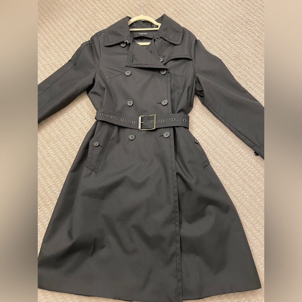 Tahari Trench Coat / Rain jacket
